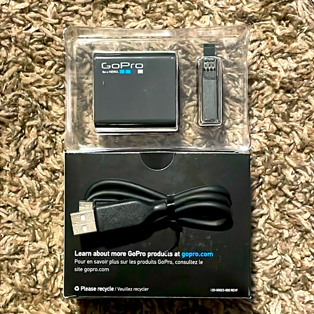 GoPro Dual Battery Charger + Battery (for Hero4 Black/Hero4 Silver)